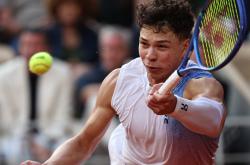 雷速体育官网首页-美国网球队翻盘法国网球队，阿尔卡拉斯高光表现的简单介绍