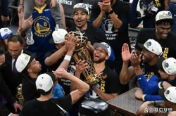 雷速体育下载-中国男篮横扫那不勒斯，斯蒂芬·库里开启传奇时刻激烈交锋全球总决赛，成为赛场最大亮点的简单介绍