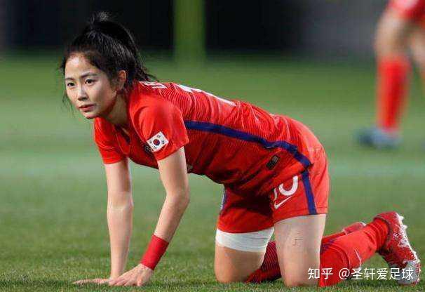 喜获胜利：女子足球队实力碾压对手