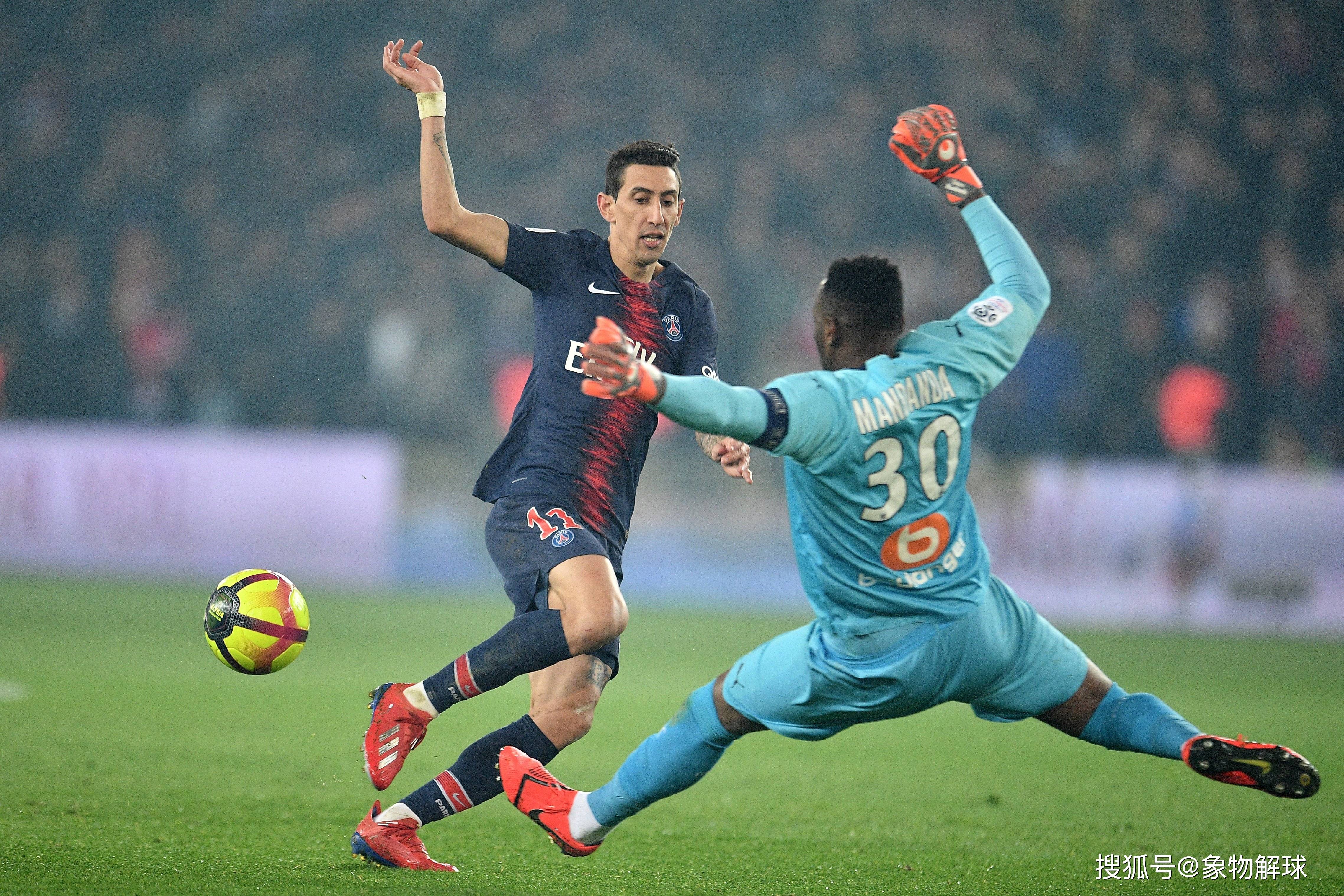 足球赛场将上演一场激动人心的比赛 足球赛场将上演一场激动人心的比赛