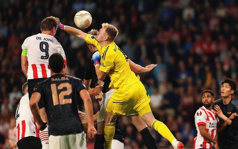 逐鹿赛场,激烈对决吸引无数球迷关注的简单介绍 逐鹿赛场,激烈对决吸引无数球迷关注的简单介绍