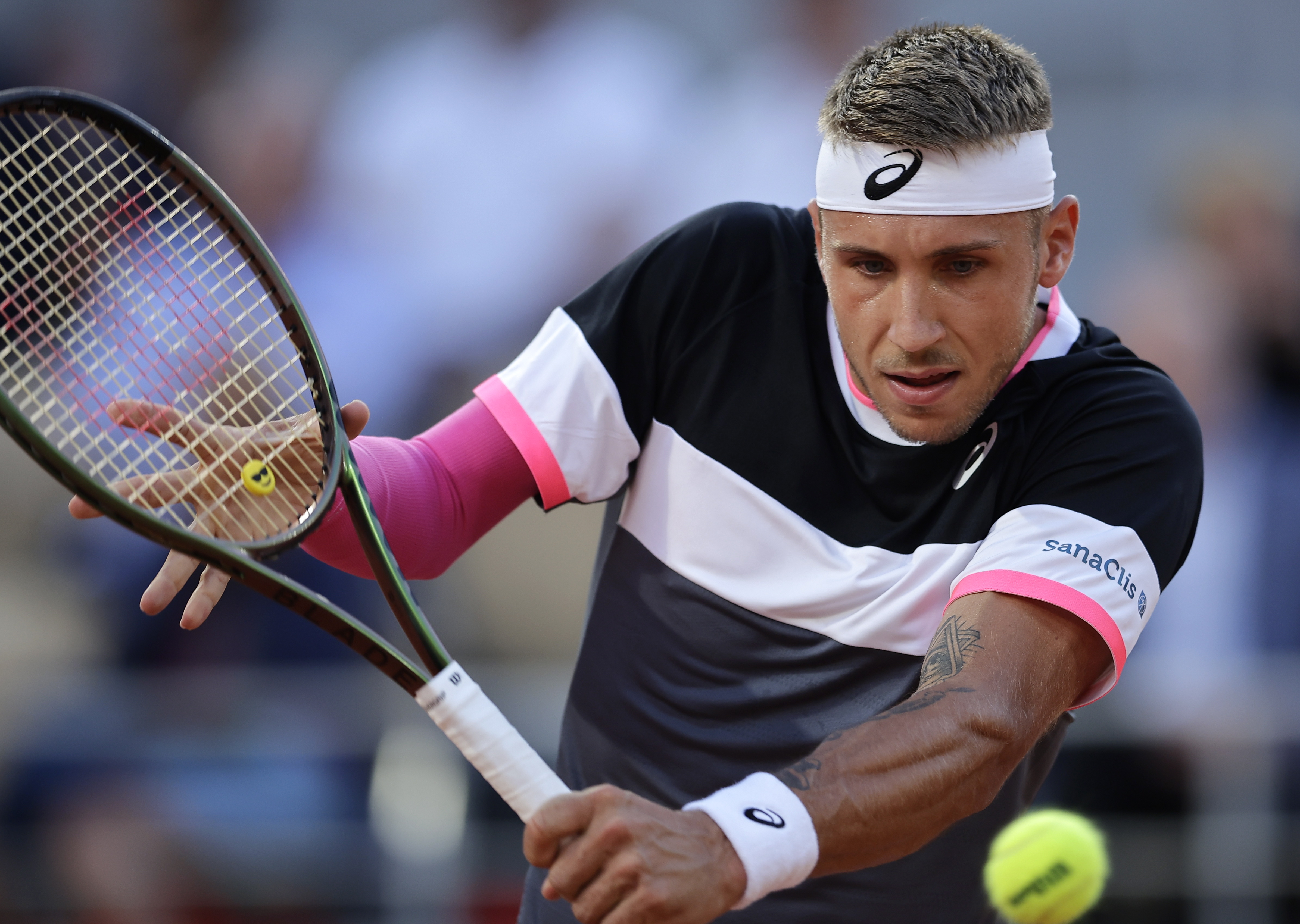 法网横扫年终总决赛，兹维列夫关键制胜的简单介绍